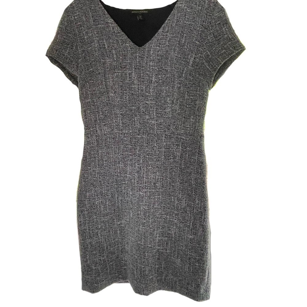 Banana Republic black and white fitted dress. Excellent condition.